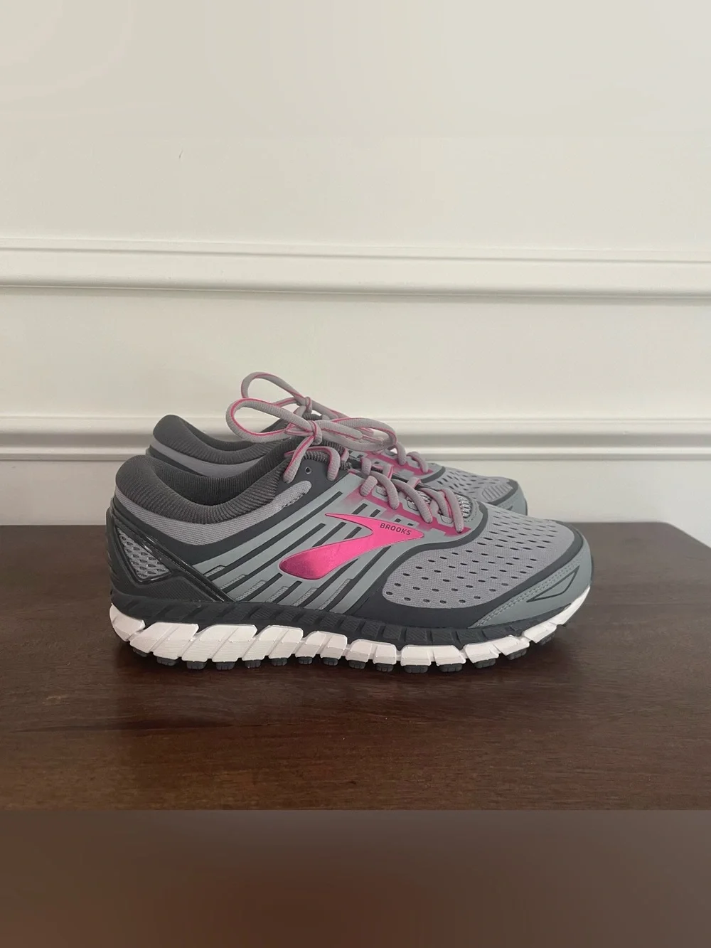 Brooks Women’s Ariel 18 Running Shoes